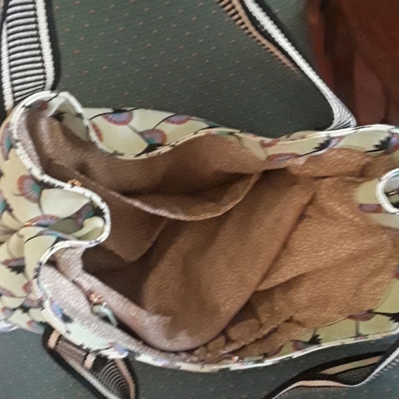 Handbag - Picture 2 of 3